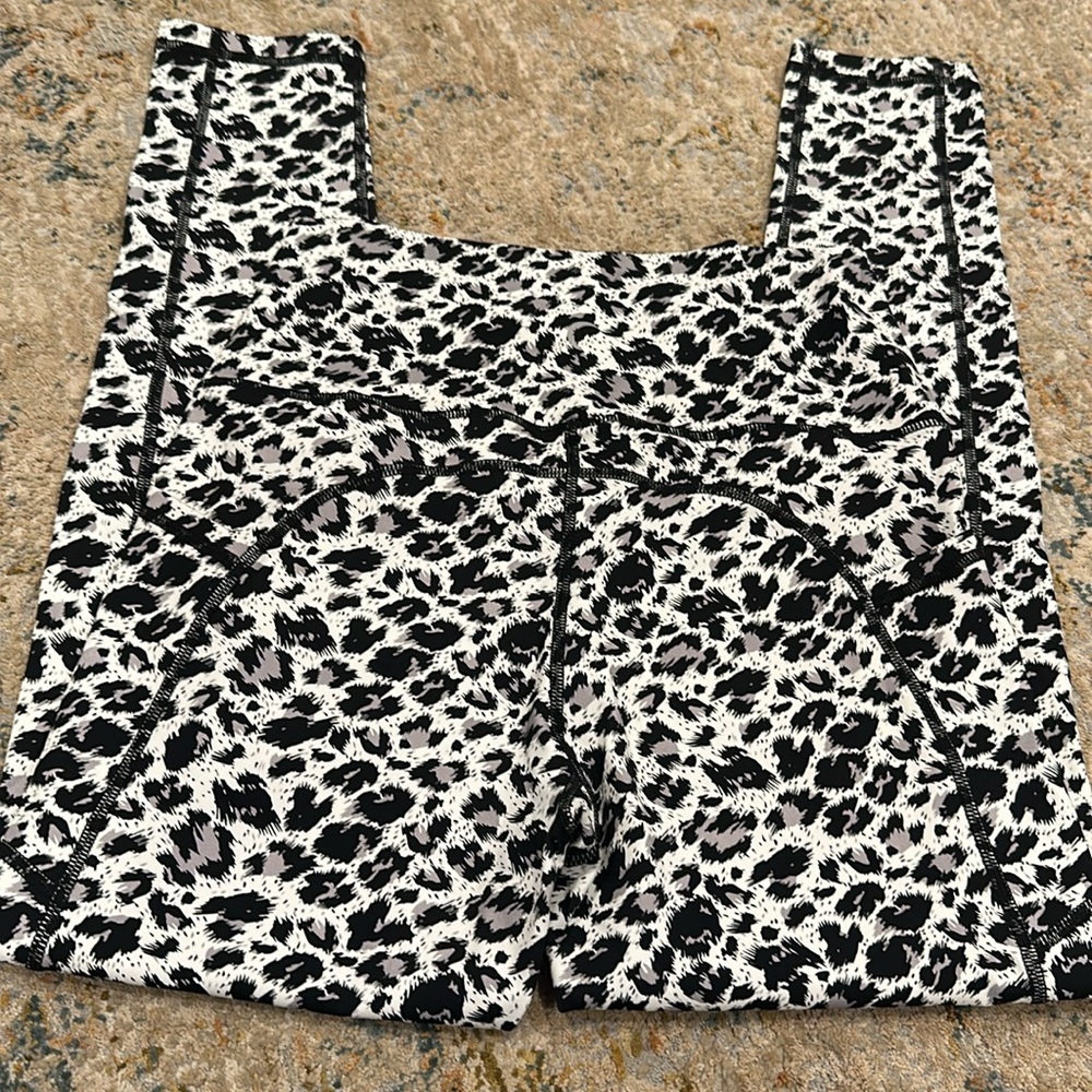 Zyia Snow Leopard Hendrix leggings & bra